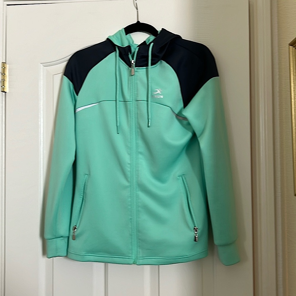 I-Run running warm up jacket with hood and 3 pockets. Seafoam green and blue LG